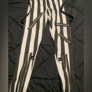 Black and White Striped Zipper Leggings